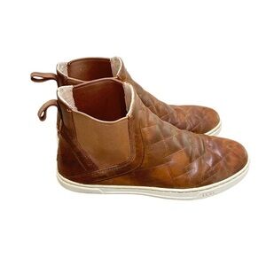 UGG caramel tan Hollyn Quilted Slip-On leather sneaker Chelsea Boots size 9